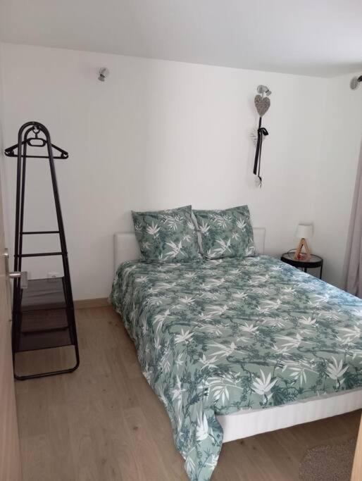 Appartement Cosy Avec Jardin Vaux-Sur-Seine Exterior photo