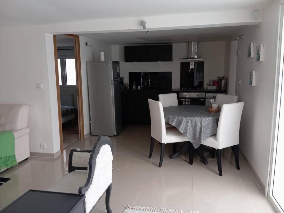Appartement Cosy Avec Jardin Vaux-Sur-Seine Exterior photo